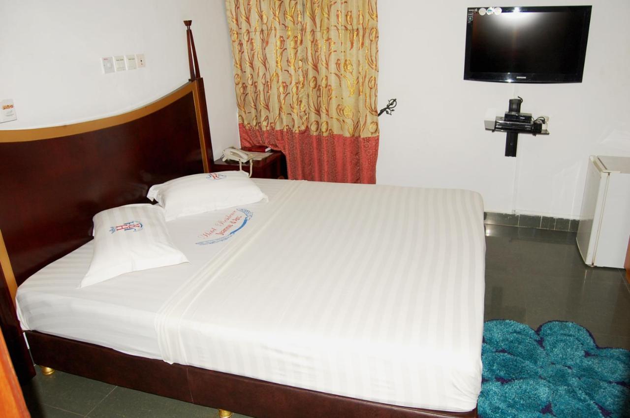 Hotel Residence Jeanne D'Arc Cotonou Exterior photo